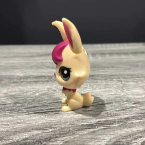 Littlest Pet Shop | #3500: Magic Motion Mom Bunny (2013) - Toy Figure - Picture 4 of 13